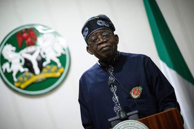 Падение иностранного президента на красной ковровой дорожке стало поводом для шуток