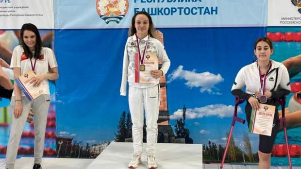Виктория Ищиулова из Орска завоевала 7 медалей на соревнованиях по плаванию в Уфе