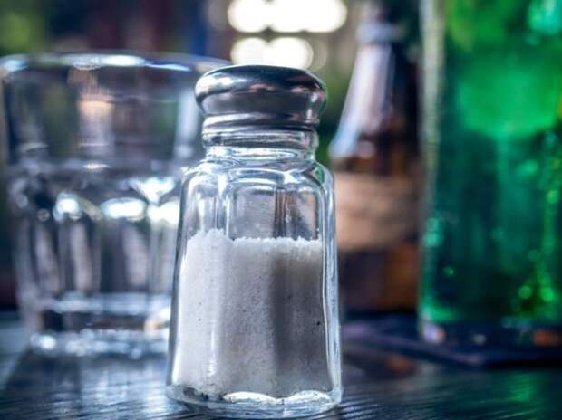 Доктор Мясников назвал дозу соли, безопасную для ежедневного употребления