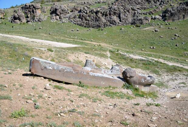 Фото взято с сайта: https://turkisharchaeonews.net/object/fasıllar-monument