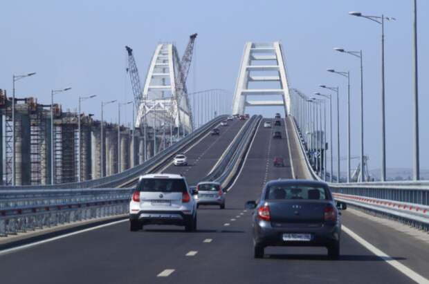 Более 2 млн автомобилей проехали по Крымскому мосту за лето