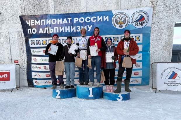 Важные награды были получены тюменцами на первенстве и чемпионате России по ледолазанию