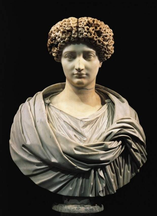 Мраморный бюст Юлии, сосланной ее отцом, императором Октавианом Августом