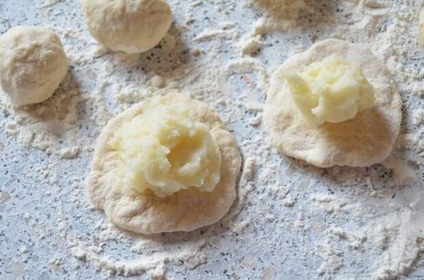 Фото к рецепту: Пирожки картофельные бабушкины