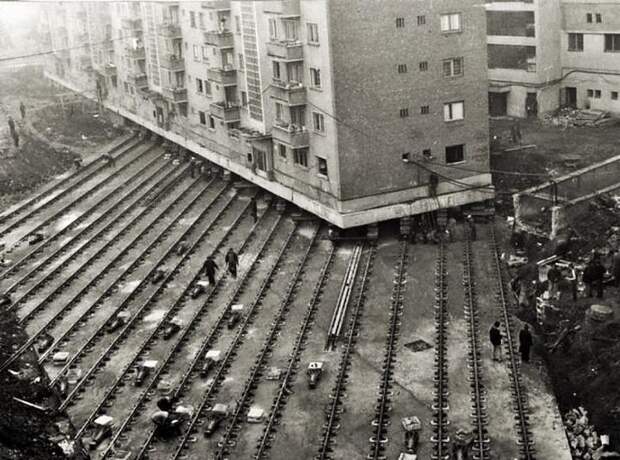 Как передвигали дома в Москве