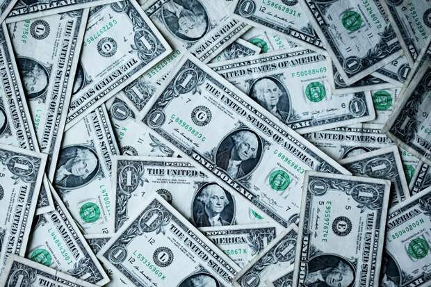Минимальный курс доллара США со сроком расчетов "сегодня" по итогам торгов составил 90,9275 рубля