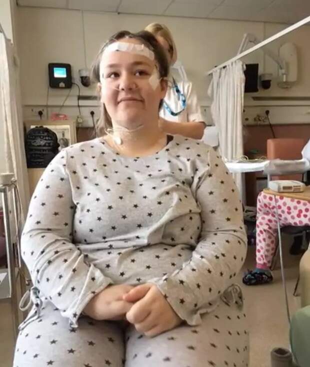 Девушка теряет сознание от смеха, но ей совсем не весело. Это болезнь, из-за которой она боится забавных людей