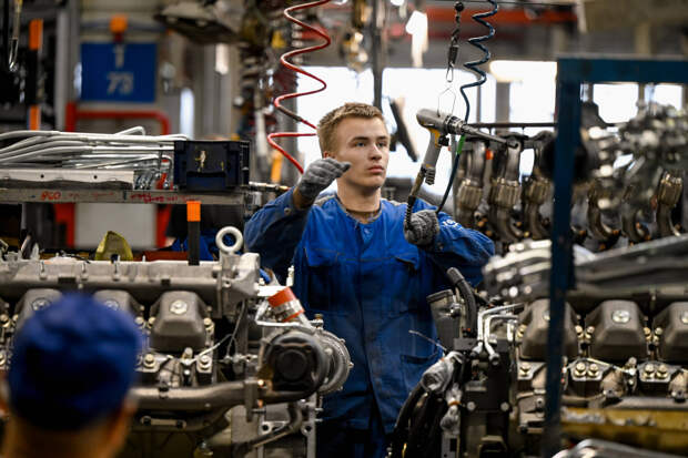 Более 200 студентов из 15 регионов России приехали работать на КАМАЗ