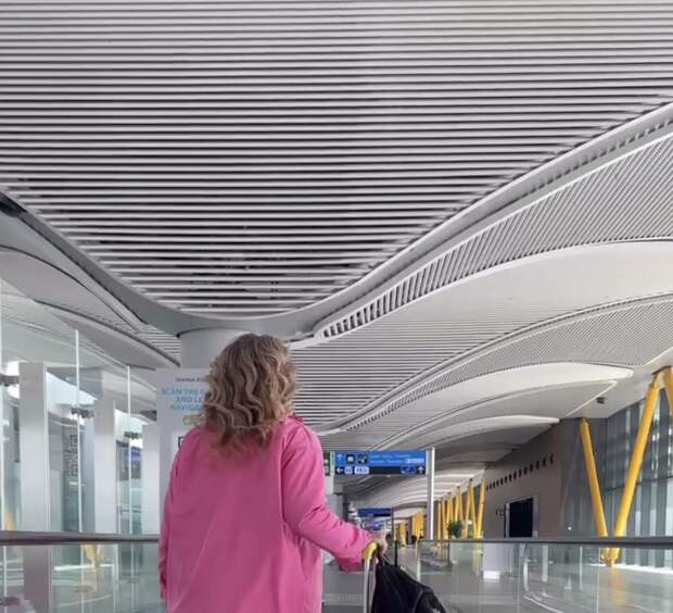 Певица Карина Кокс рассказала, что улетела из России