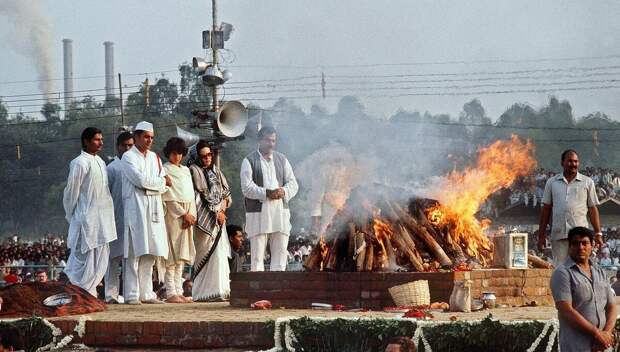 церемония погребения И. Ганди