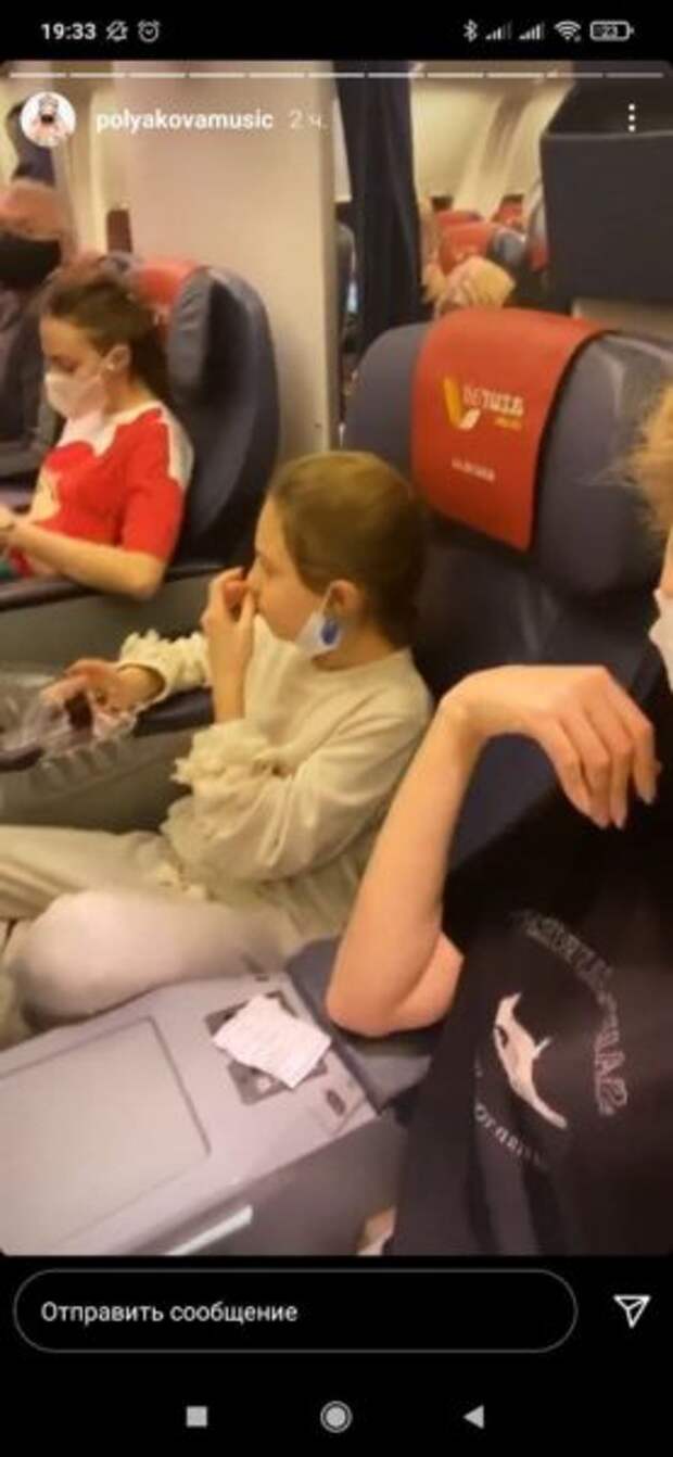 Оля Полякова забрала детей и срочно улетела из Украины