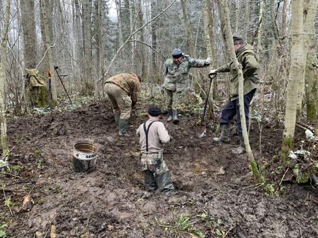 Останки красноармейцев в Тверской области нашли по солдатским кружкам
