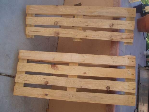 Скамейка из палет Скамейка из палет