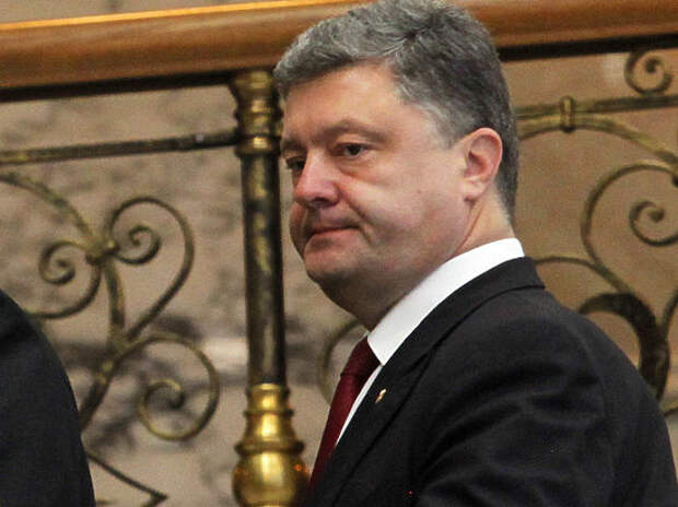 Порошенко прибыл на Донбасс и пригрозил России авиаударом Порошенко прибыл на Донбасс и пригрозил России авиаударом