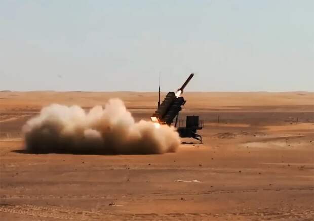 В Бахрейне ракета от ЗРК «Patriot» упала на жилые дома – возник пожар