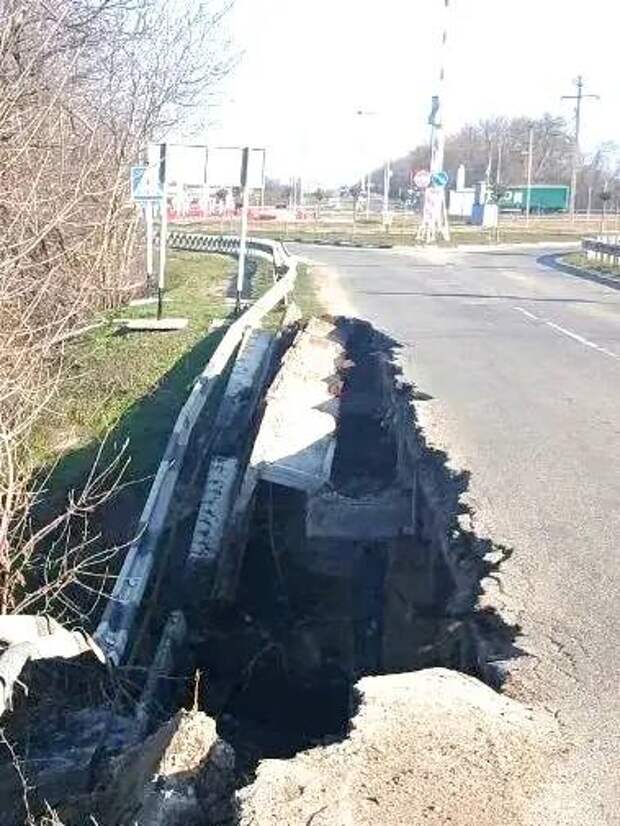 На Кубани обрушился мост — движение в сторону Челбасской закрыто