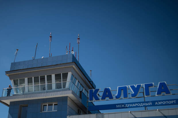 СК: в Калуге самолет выехал за пределы взлетной полосы и получил повреждение
