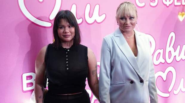 Пропавшая из соцсетей дочь Даны Борисовой находится в клинике на лечении