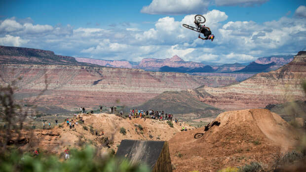 Велосипедист-экстремал получил тяжелую травму на соревнованиях в США