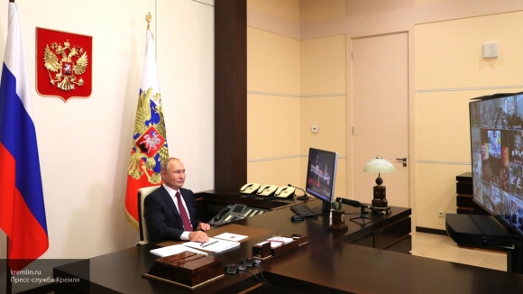 Путин пошутил по поводу отсутствия портрета Ленина за спиной у Зюганова