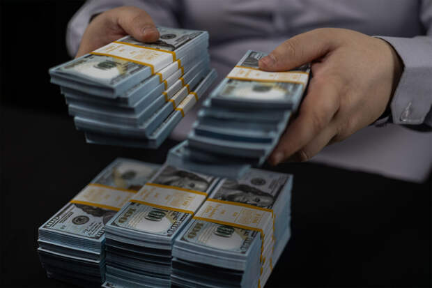 Интерфакс: при вывозе рублей на $10 тыс. придется назвать источник происхождения