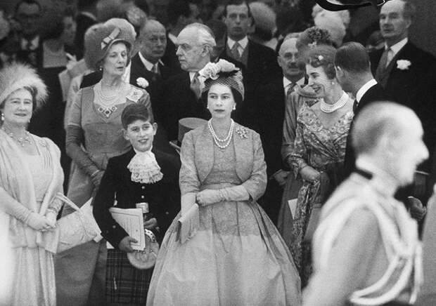 30 архивных фото британской королевской семьи