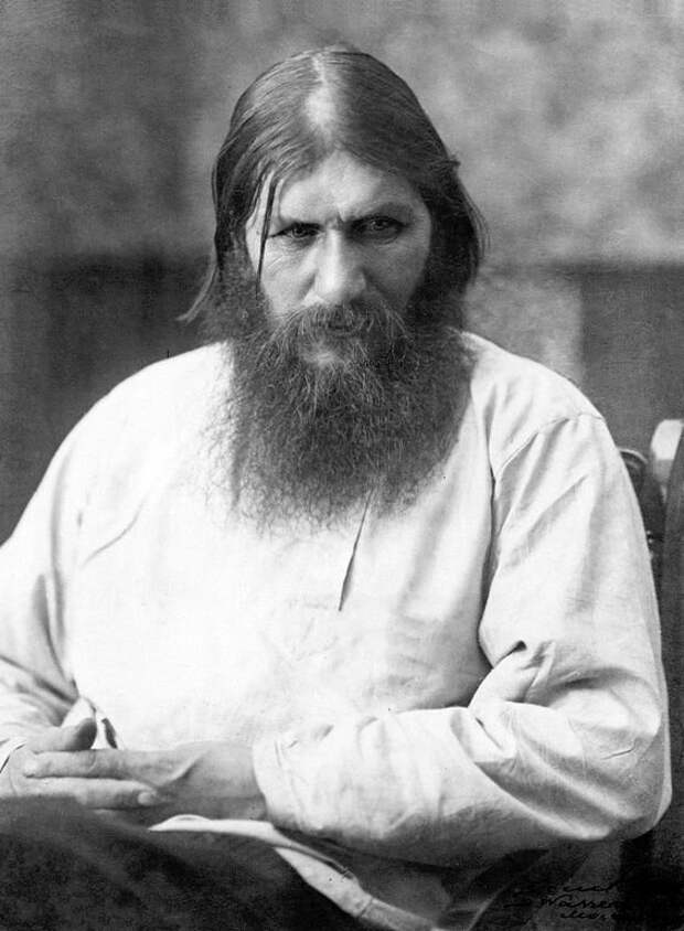 Даже когда пьяный Распутин хвастался на вечеринках, что спал с самой царицей и царице доносили эти разговоры, она отмахивалась и говорила, что не мог он такое сказать, это кто-то бегает по городу и выдавая себя за Распутина, пытается его подставить Распутин, интересное, тайны, факты, фото
