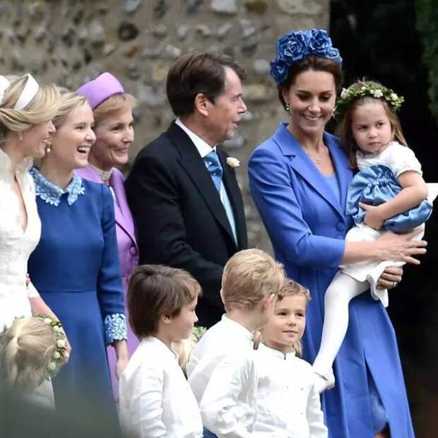 Кейт Миддлтон вместе с детьми посетила свадьбу подруги
