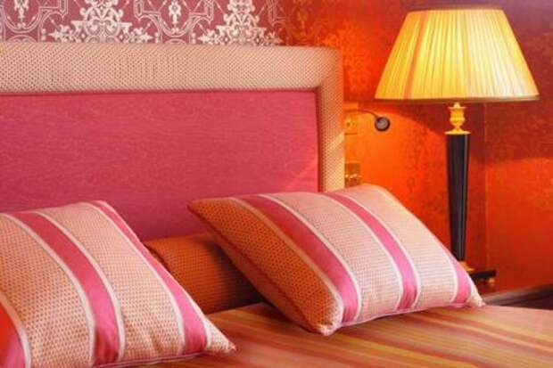 Розовый цвет в спальне