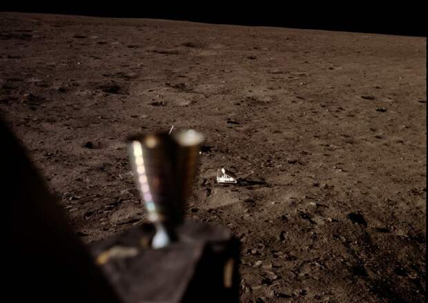 Оригинал: http://tothemoon.ser.asu.edu/data_a70/AS11/extra/AS11-37-5498.small.png