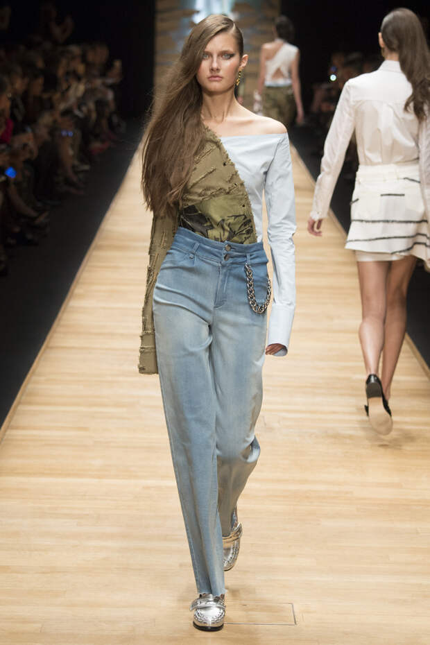 Модная кофта 2016 заправлена в джинсы – фото коллекции Guy Laroche