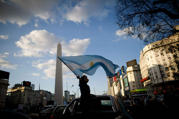 Президент Аргентины Милей сменил премьера на нового, Поссе подал в отставку