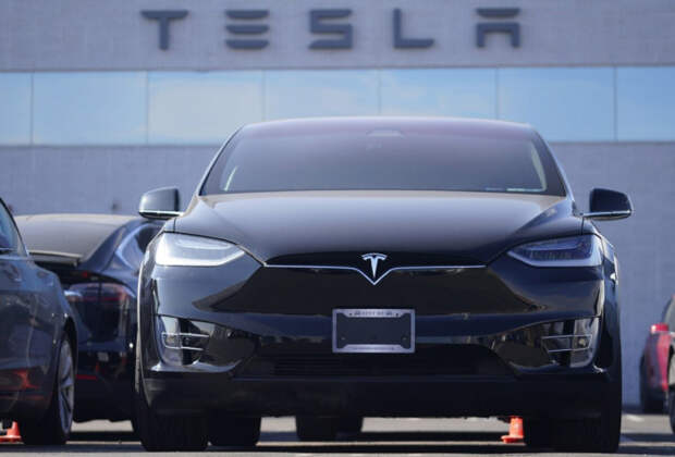 Сенаторы просят FTC проверить заявления Tesla об автономном вождении после серии аварий