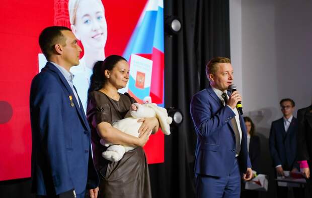 В Рязани в Доме молодёжи зарегистрировали рождение дочери ветерана СВО