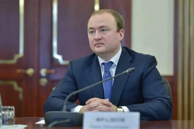 Надо отметить, Андрей Белоусов выдержал отменную мхатовскую паузу – масштабная замена первых помощников началась только спустя месяц после назначения.-4