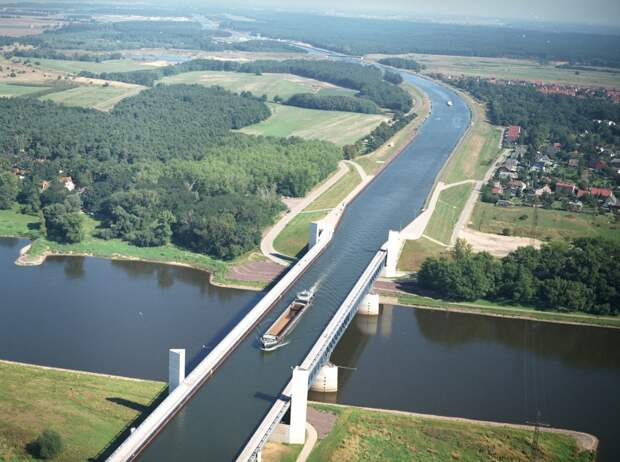 888005-800-1459101567-Magdeburg-Water-Bridge