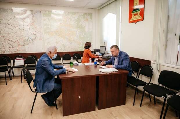 Владимир Васильев и Юлия Саранова представили документы на регистрацию в выборах