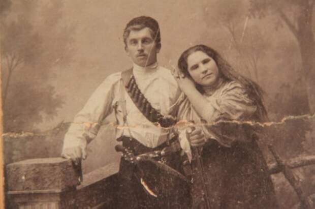 Мария Попова - прототип Анки-пулеметчицы из фильма «Чапаев» с мужем (не Петька). 1916 г. известные, люди, фото
