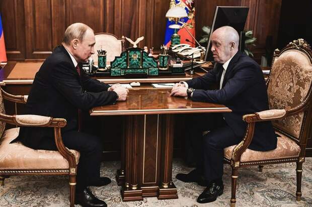 Журналист кремлевского пула Андрей Колесников сумел расспросить Владимира Путина о подробностях недавней встречи с...