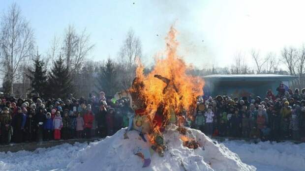 Чучело, костер, полиция. Юрист рассказал, чем опасна Масленица