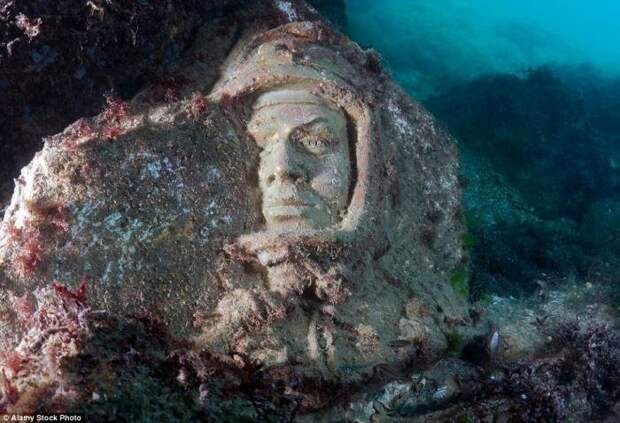 Подводный музей «Аллея вождей» на мысе Тарханкут в Крыму