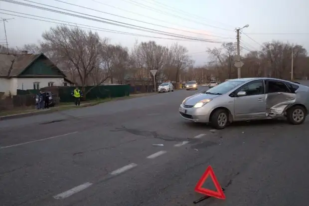 Откинул с дороги в забор: несоблюдение ПДД вылилось в аварию с пострадавшим пассажиром