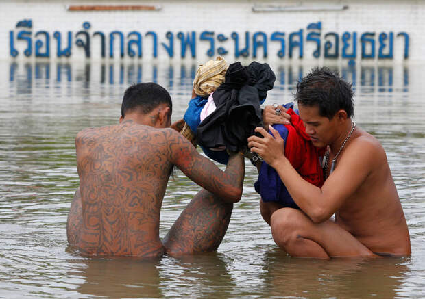 s t18 RTR2SA32 Сильнейшее наводнение в Таиланде