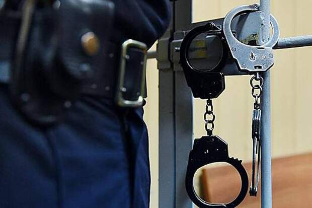 Банда из семерых человек похитила россиянина и вымогала у него 700 тысяч рублей
