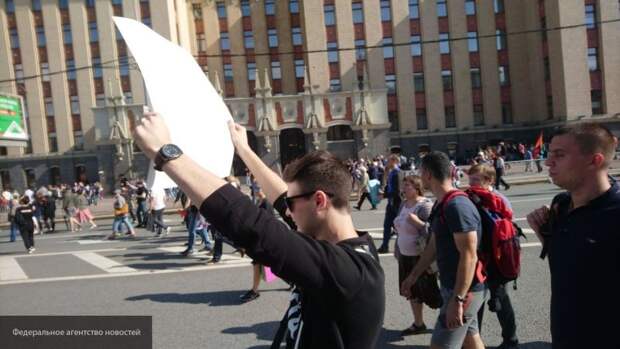 Очередной митинг-фиаско грозит московской оппозиции потерей западных спонсоров