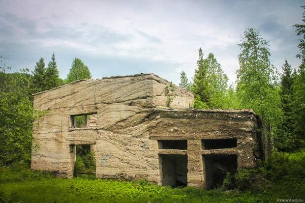 Руины алмазной фабрики в бывшем поселке Алмазный