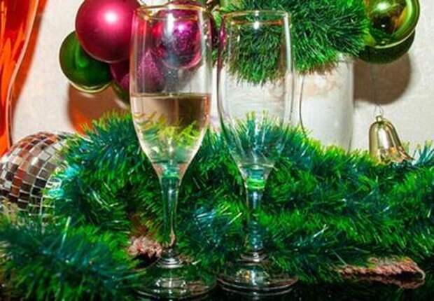 Вкуснее всего: эксперт рассказал о правильном сочетании алкоголя и праздничных блюд