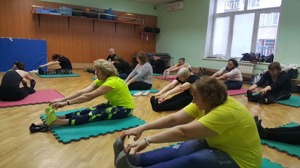 Занятие в секции "Танцы с элементами лечебной гимнастики". Фото: ГБУ ТЦСО "Жулебино"