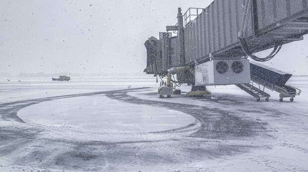 Аэропорт Шереметьево закрыли на прилёт из-за плохой погоды