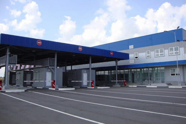 Застрявшие на границе автобусы с российскими туристами пересекли границу Китая